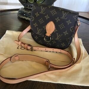 Adorable Louis Vuitton Vintage St Cloud PM Crossbody Bag